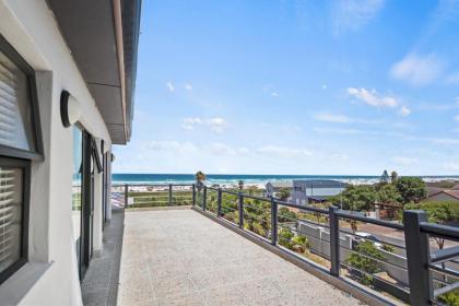 Villa on the Ocean - image 8