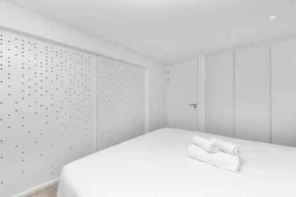 Luxurious 2 BD Apartment in Woodstock - image 21