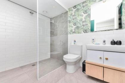 Luxurious 2 BD Apartment in Woodstock - image 22