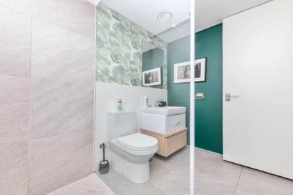 Luxurious 2 BD Apartment in Woodstock - image 23