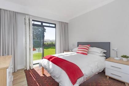 Sunset Spring Villa - image 27