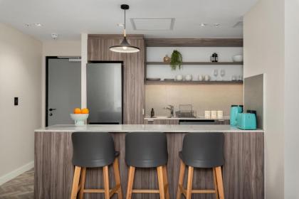Foreshore Place Luxury Apartment - image 25