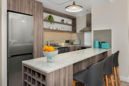Foreshore Place Luxury Apartment - image 27