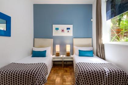 Picasso House - Family Home With Solar Power - image 23