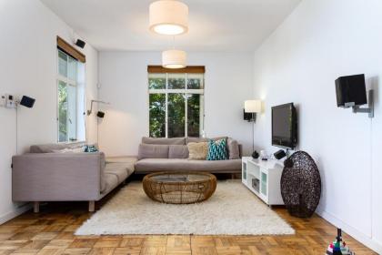 Picasso House - Family Home With Solar Power - image 26