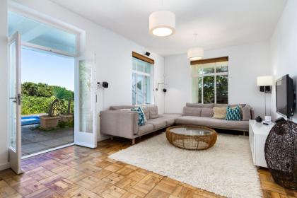 Picasso House - Family Home With Solar Power - image 27