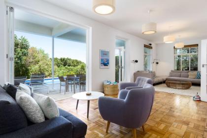 Picasso House - Family Home With Solar Power - image 28