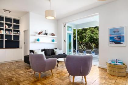 Picasso House - Family Home With Solar Power - image 29