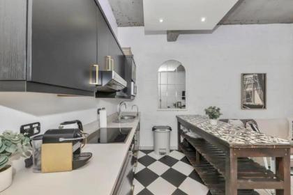 Modern Industrial 1BD Apartment - Cape Town - image 7