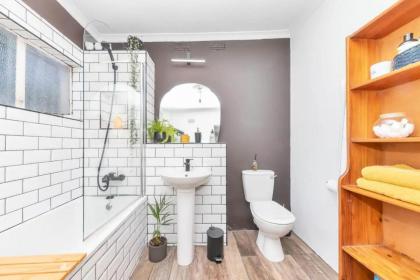 Modern and Stylish 2 BD House in Claremont - image 21