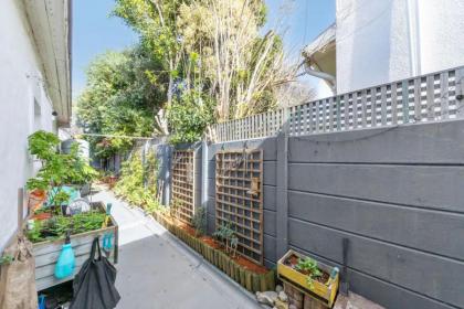Modern and Stylish 2 BD House in Claremont - image 23