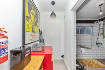 Modern and Stylish 2 BD House in Claremont - image 24