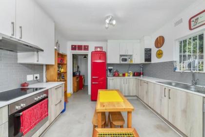 Modern and Stylish 2 BD House in Claremont - image 25
