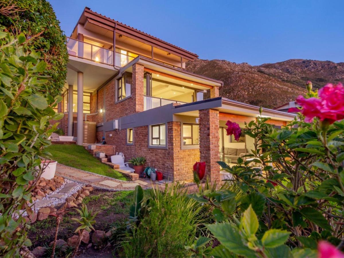 Zaria Sun Cottage - main image