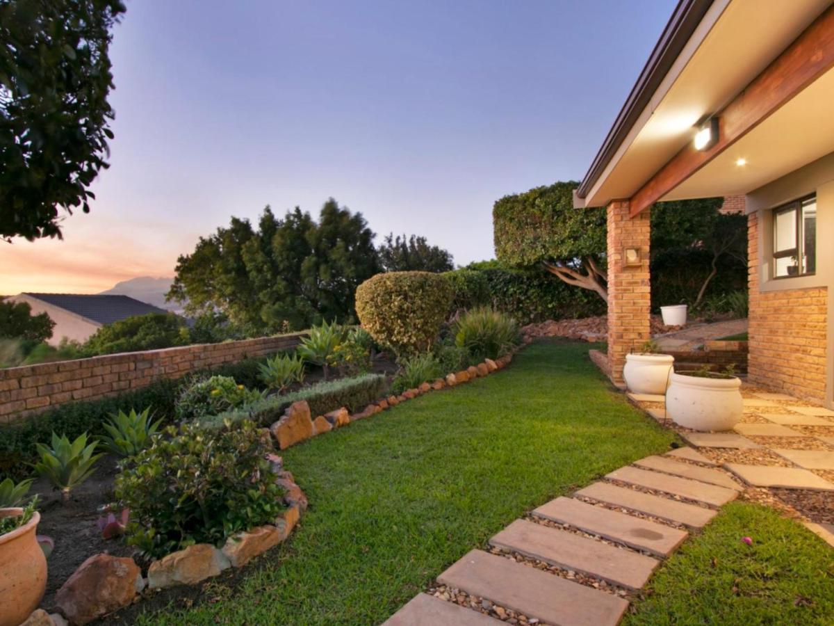 Zaria Sun Cottage - image 2