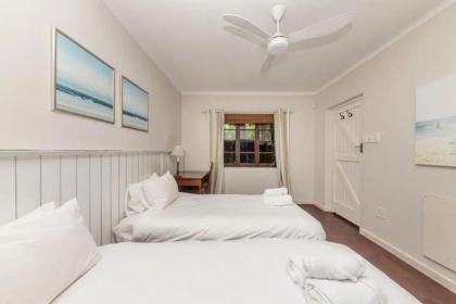 Tropical 1BD Hideaway near Queens Beach Fresnaye! - image 21