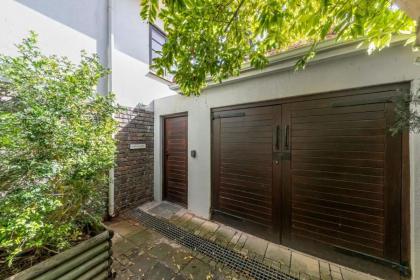Tropical 1BD Hideaway near Queens Beach Fresnaye! - image 22