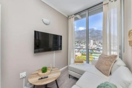 Picturesque 2BD Apartment with Table Mountain view - image 15