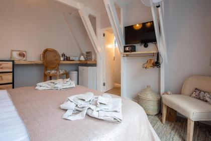 SALT Boutique Guesthouse by CURIOCITY - image 22
