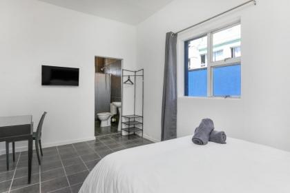 Inn & Out Express Sea Point - image 18
