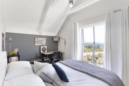 Big Bay Hilltop Villa - image 20