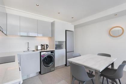 The Cosmo Luxury Suites by Totalstay - image 23