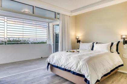 Two Views - Gorgeous 7 Bedroom Villa in Camps Bay - image 22