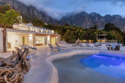 Two Views - Gorgeous 7 Bedroom Villa in Camps Bay - image 30