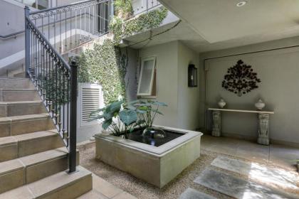Solar Power French Country Cottage on Table Mountain - image 10