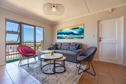 Beachfront Modern Property - image 11