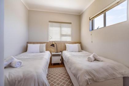 Beachfront Modern Property - image 12