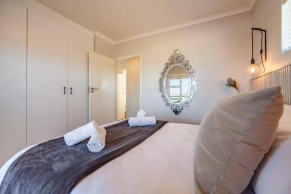 Beachfront Modern Property - image 13