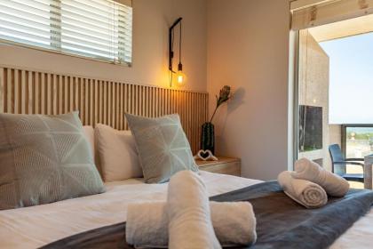 Beachfront Modern Property - image 18