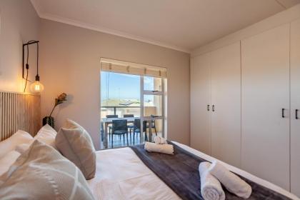 Beachfront Modern Property - image 19