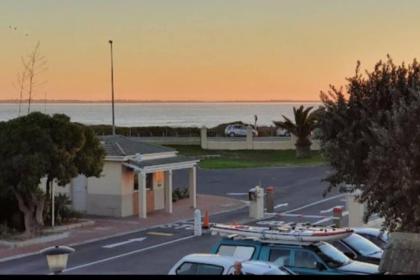 Beachfront Modern Property - image 2