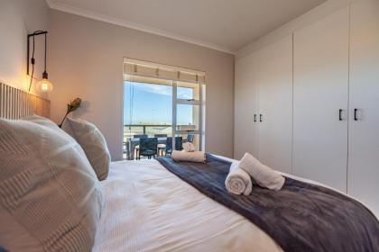 Beachfront Modern Property - image 20