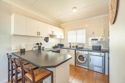 Beachfront Modern Property - image 22