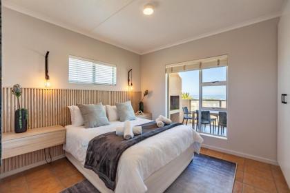 Beachfront Modern Property - image 23