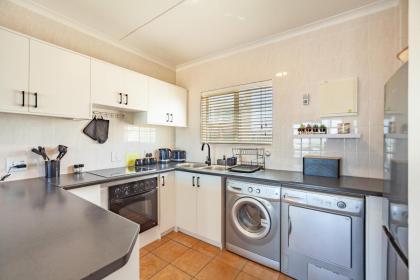 Beachfront Modern Property - image 24