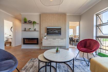 Beachfront Modern Property - image 26
