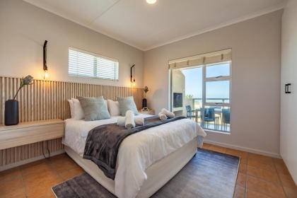 Beachfront Modern Property - image 27