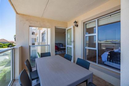 Beachfront Modern Property - image 28