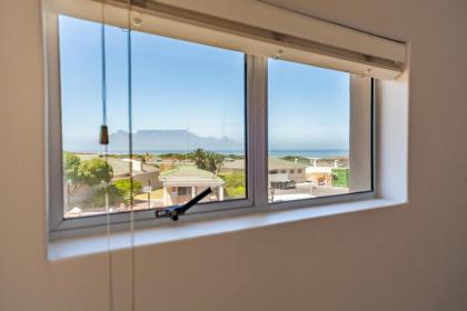 Beachfront Modern Property - image 30