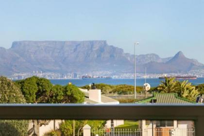 Beachfront Modern Property - image 6
