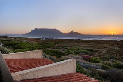 Beachfront Tuscan Villa Sunset Beach - image 25