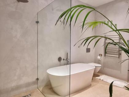 The Dragon Tree Guesthouse - image 28