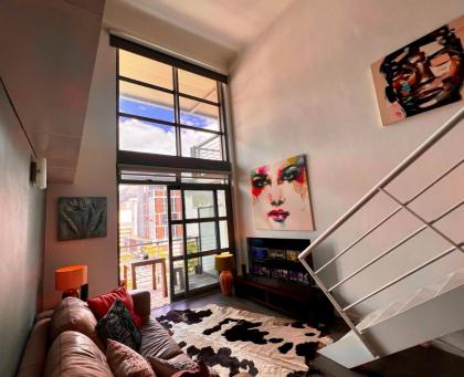 BE/SIX LOFT- Soho on Strand