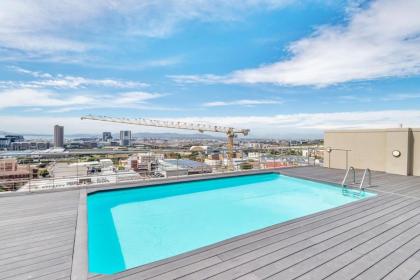 Bright Studio Apartment w Stunning Roof-Top pool - image 21