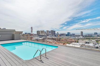 Bright Studio Apartment w Stunning Roof-Top pool - image 22