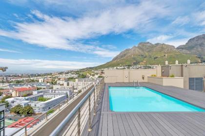 Bright Studio Apartment w Stunning Roof-Top pool - image 25